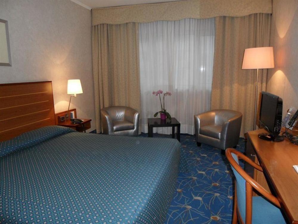 B&B Hotel Cuneo Cristal Εξωτερικό φωτογραφία