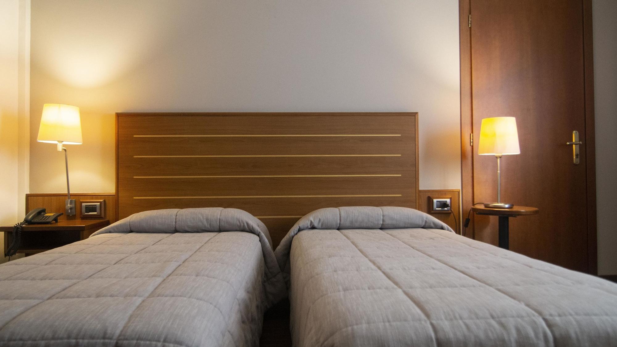 B&B Hotel Cuneo Cristal Εξωτερικό φωτογραφία
