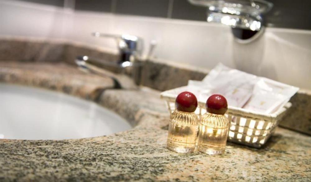 B&B Hotel Cuneo Cristal Εξωτερικό φωτογραφία